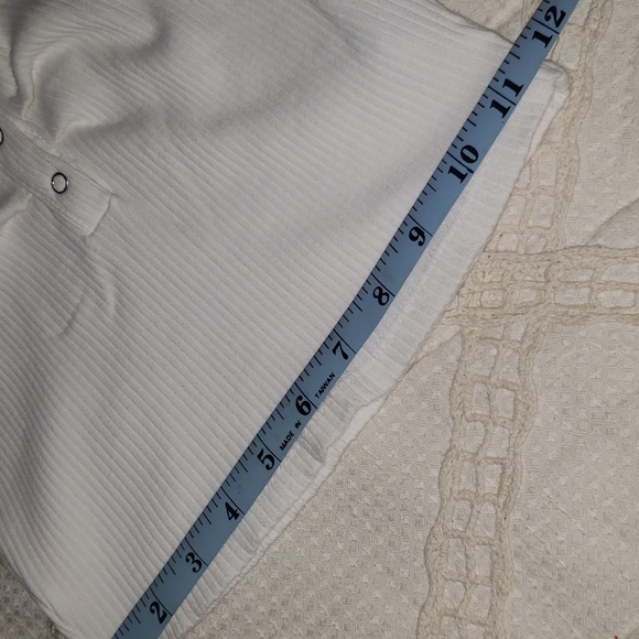 Forever 21 White Ribbed Crop Top with snap Buttons - Picture 4 of 7